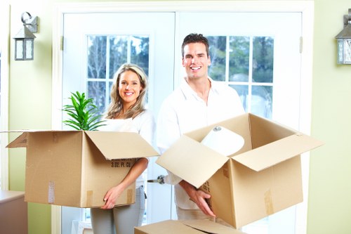 Free quote process for Southhackney storage in a residential street